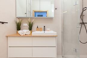 Warsaw Apartment With Parking by Renters