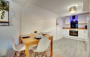 Charltons Bonds Apartments - By Week2Week