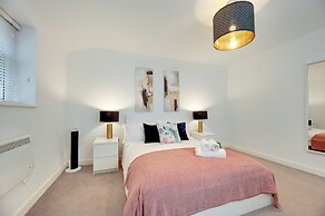 Charltons Bonds Apartments - By Week2Week