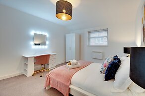 Charltons Bonds Apartments - By Week2Week