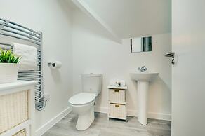 Charltons Bonds Apartments - By Week2Week