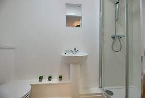 Charltons Bonds Apartments - By Week2Week