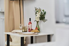 Studio Wrocław Fabryczna by Renters