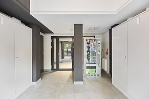Studio Wrocław Fabryczna by Renters