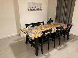 Beautiful Modern 3-bed House in Wallasey Near City