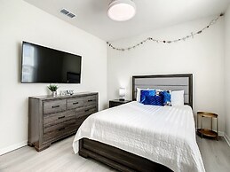 A Touch Of Blue At Windsor Island Resort 5 Bedroom Townhouse by Redawn