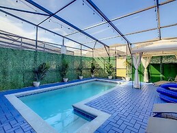 A Touch Of Blue At Windsor Island Resort 5 Bedroom Townhouse by Redawn