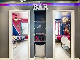 A Touch Of Blue At Windsor Island Resort 5 Bedroom Townhouse by Redawn