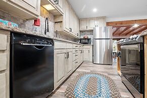 Guadalupe Bluff Bunk House 5 Bedroom Home by RedAwning