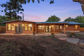 Guadalupe Bluff Bunk House 5 Bedroom Home by RedAwning