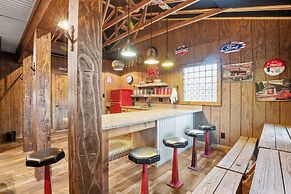 Guadalupe Bluff Bunk House 5 Bedroom Home by RedAwning