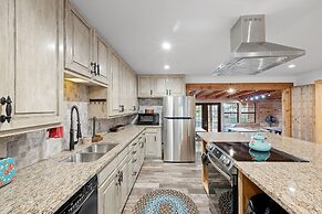 Guadalupe Bluff Bunk House 5 Bedroom Home by RedAwning