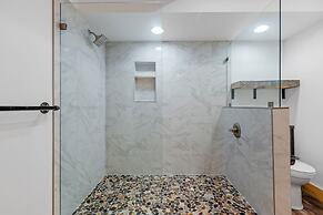 Guadalupe Bluff Bunk House 5 Bedroom Home by RedAwning