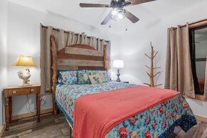 Guadalupe Bluff Bunk House 5 Bedroom Home by RedAwning