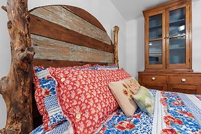 Guadalupe Bluff Bunk House 5 Bedroom Home by RedAwning