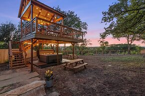 Guadalupe Bluff Bunk House 5 Bedroom Home by RedAwning