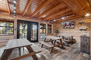 Guadalupe Bluff Bunk House 5 Bedroom Home by RedAwning