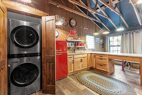 Guadalupe Bluff Bunk House 5 Bedroom Home by RedAwning