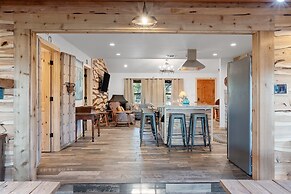 Guadalupe Bluff Bunk House 5 Bedroom Home by RedAwning