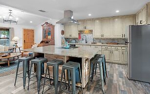 Guadalupe Bluff Bunk House 5 Bedroom Home by RedAwning