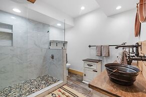 Guadalupe Bluff Bunk House 5 Bedroom Home by RedAwning