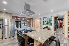 Guadalupe Bluff Bunk House 5 Bedroom Home by RedAwning