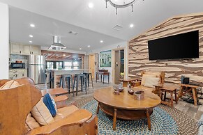 Guadalupe Bluff Bunk House 5 Bedroom Home by RedAwning