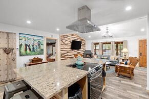 Guadalupe Bluff Bunk House 5 Bedroom Home by RedAwning