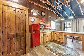 Guadalupe Bluff Bunk House 5 Bedroom Home by RedAwning