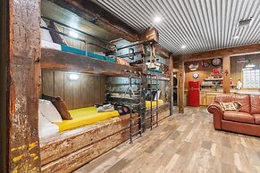 Guadalupe Bluff Bunk House 5 Bedroom Home by RedAwning