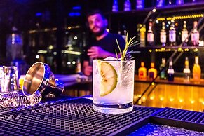 Crest Apartments & Suites