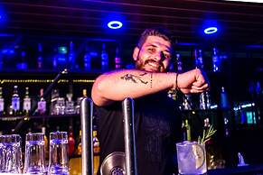 Crest Apartments & Suites