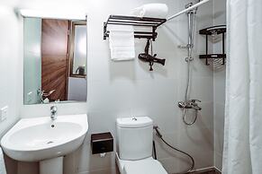 Crest Apartments & Suites