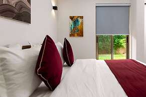 Crest Apartments & Suites