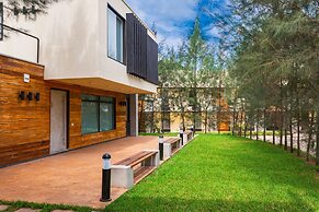 Crest Apartments & Suites