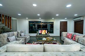 Crest Apartments & Suites