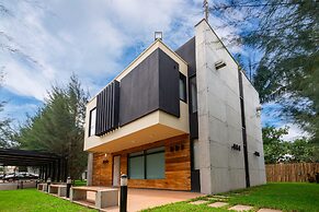 Crest Apartments & Suites