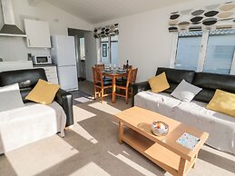 Pinecone Lodge - No 9