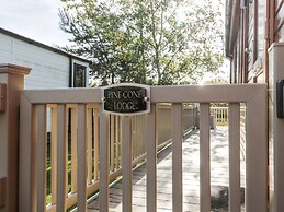 Pinecone Lodge - No 9