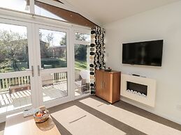 Pinecone Lodge - No 9