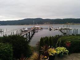 Salty Towers Oceanfront Cottages