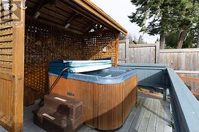 Salty Towers Oceanfront Cottages