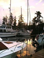 Salty Towers Oceanfront Cottages