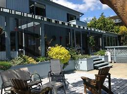 Salty Towers Oceanfront Cottages