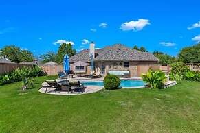 Home Pool 15 Minutes from DFW Airport