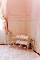 White House Hotel