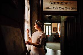 White House Hotel