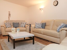 11 Cove View Apartments