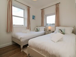 11 Cove View Apartments