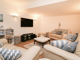 11 Cove View Apartments